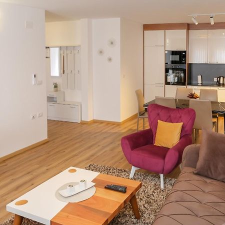 Nest Apartments Gjakova Luaran gambar